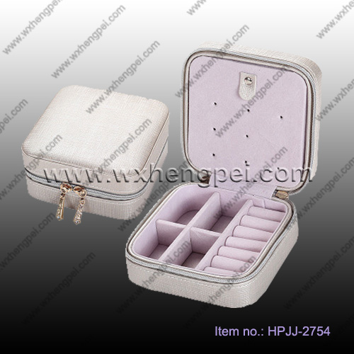 Portable jewelry storage box